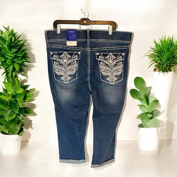 New Apt 9 Women’s Denim Capris - Picture 4 of 4